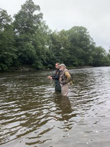 Vliegvissen op upper river Wye met Oliver Burch